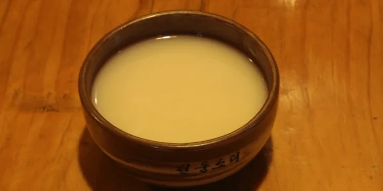 Makgeolli for skin